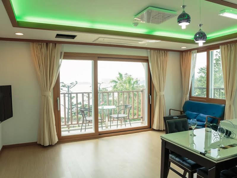 The Bay Jeju Resort Согвипхо Экстерьер фото