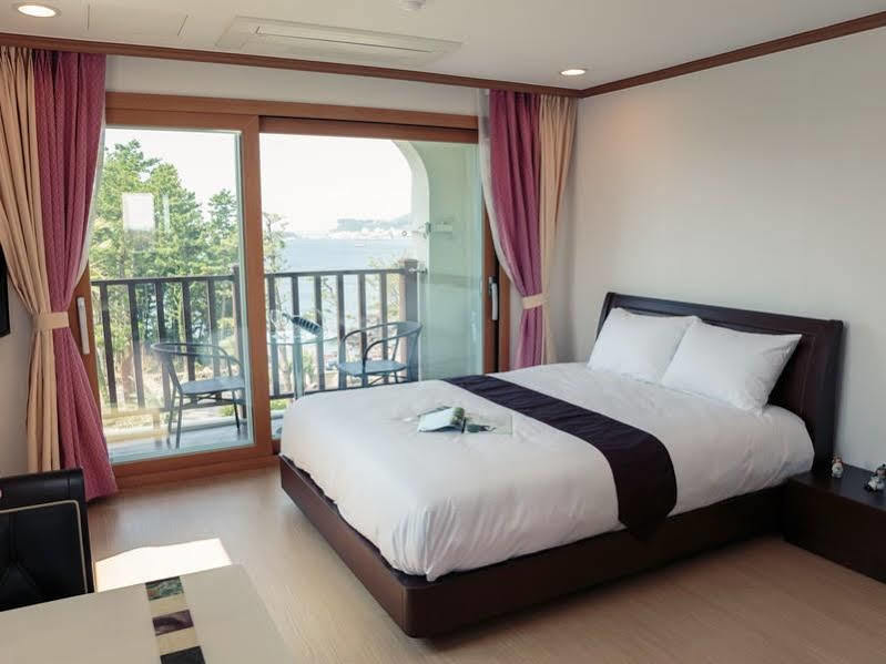 The Bay Jeju Resort Согвипхо Экстерьер фото